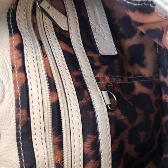 B. Makowsky White Leather Dakota Fringe Crossbody - Picture 8 of 11